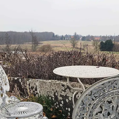 Idyllic Surrounded By Fields בית נופש