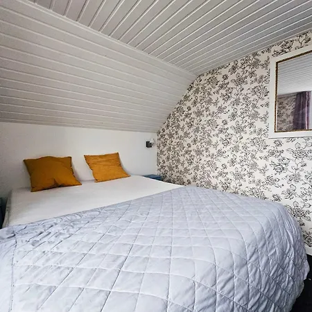 Idyllic Surrounded By Fields Semesterbostad