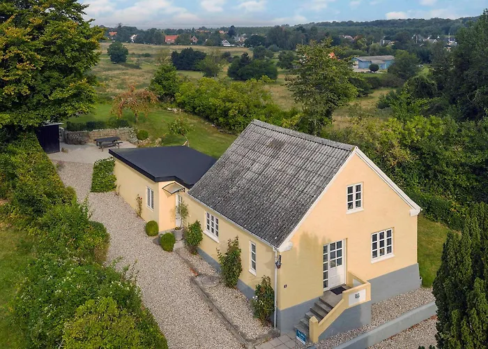 Semesterbostad Idyllic Surrounded By Fields *