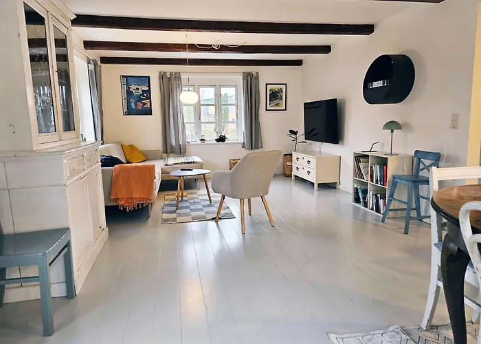 Semesterbostad Idyllic Surrounded By Fields *