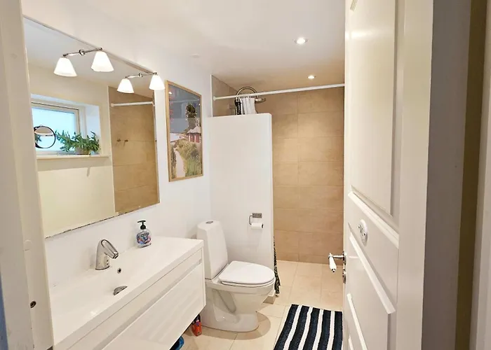 Idyllic Surrounded By Fields Semesterbostad *