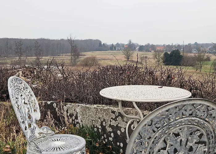 Idyllic Surrounded By Fields Semesterbostad